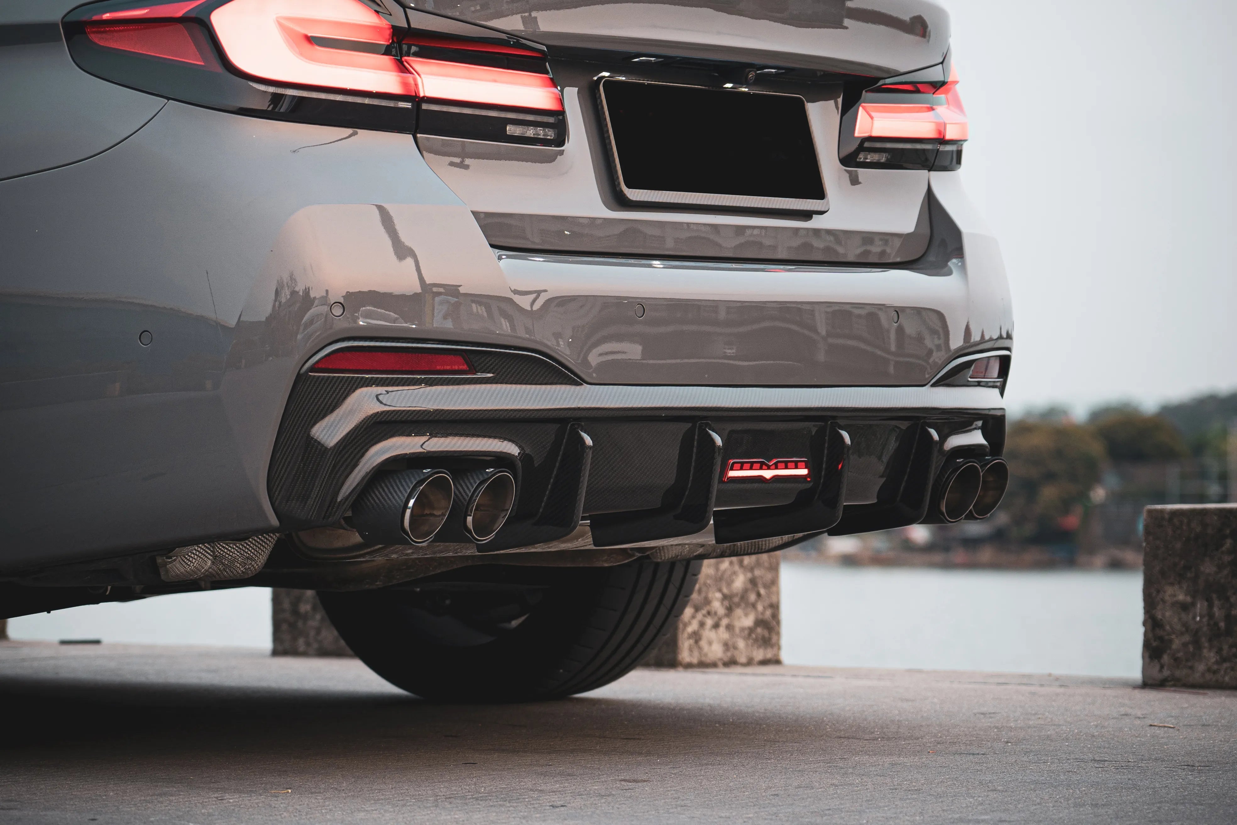 Dry Carbon Fiber Rear Diffuser w/ led - BMW 5 Series G30 G38 2021-2023