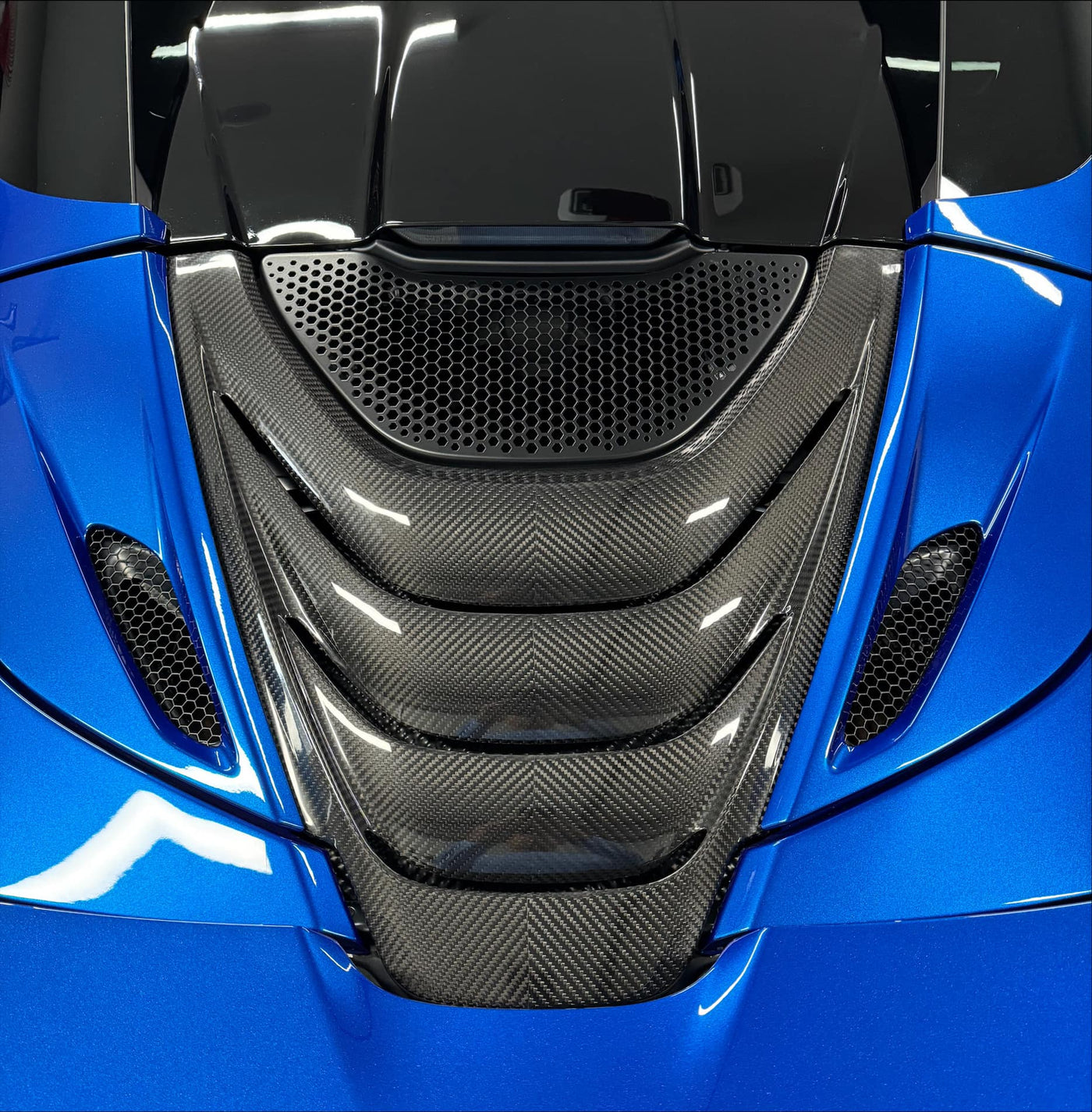 Dry Carbon Fiber Engine Cover - Mclaren 720s Spider