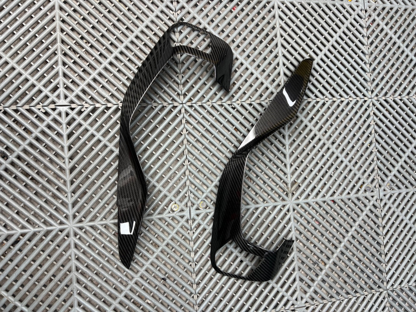 Carbon Fiber Tail Light Trim - BMW G87 M2 / G42 2 Series