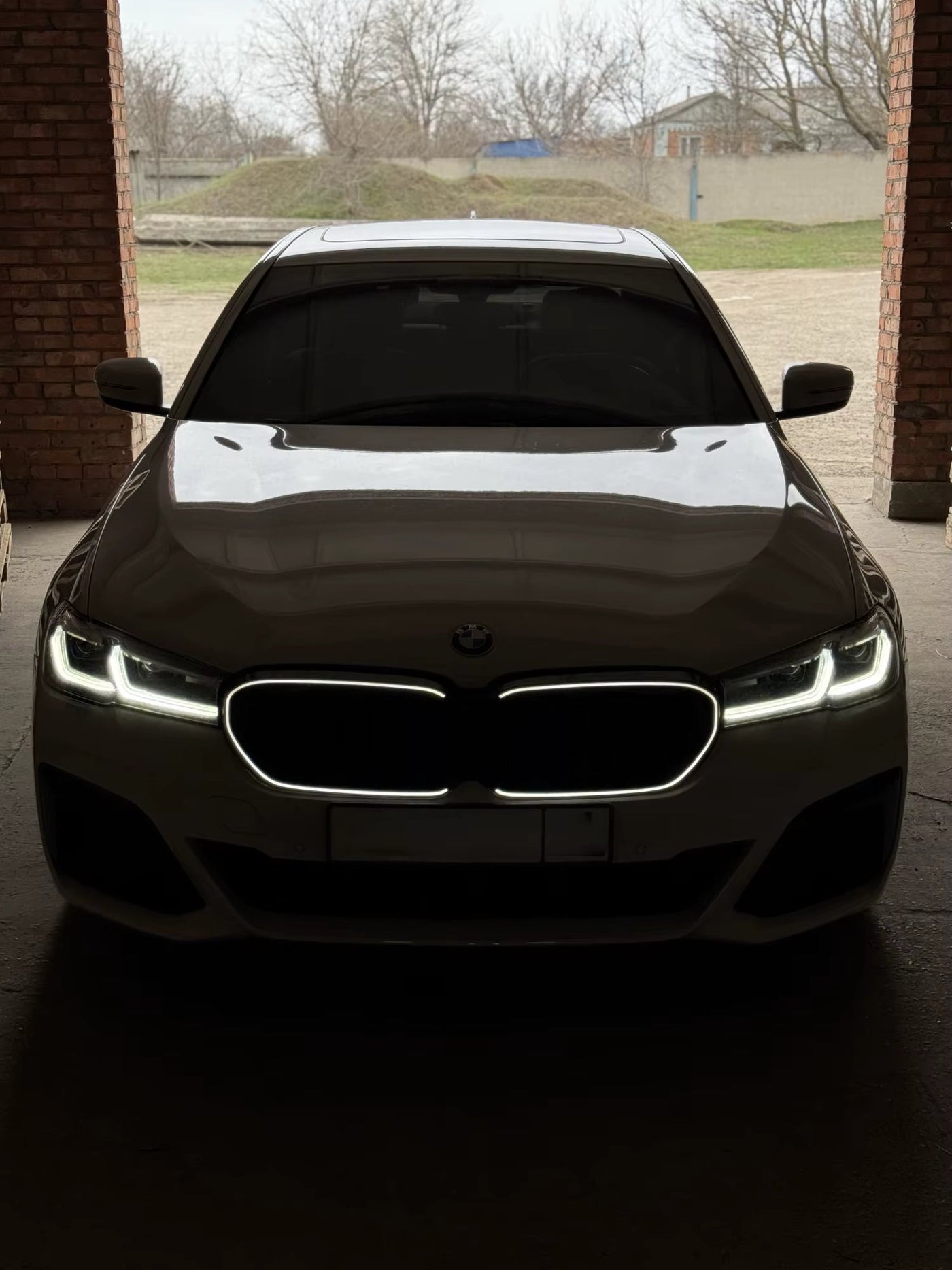 Gloss Black Front Grille w/ LED - BMW G30 5 series