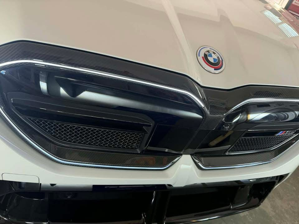Dry Carbon Fiber Front Grill Cover Garnish - 2024-2026 BMW G60 530i G90 M5